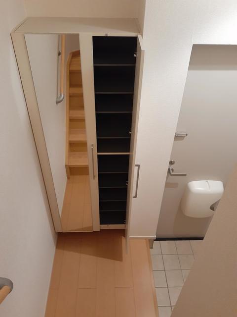 サンシャイン三ノ宮（301） 玄関