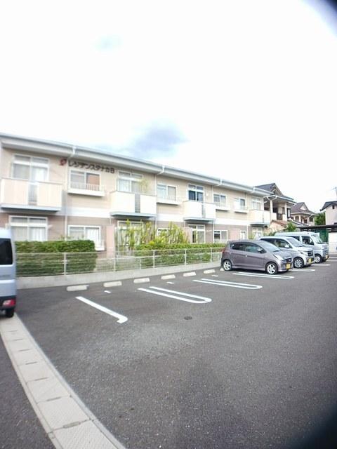 レジデンスタナカＢ（102） 駐車場