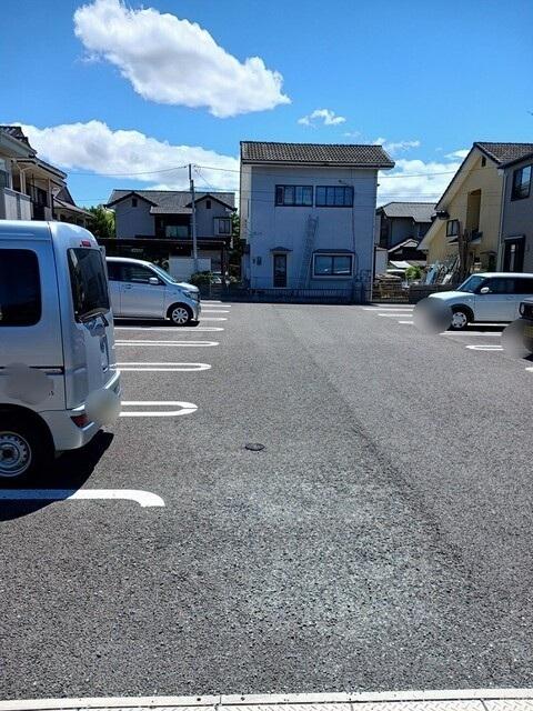 レジデンスタナカＢ（101） 駐車場