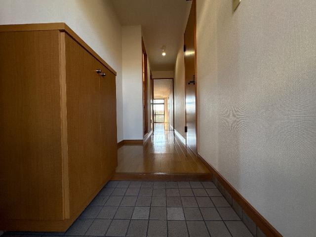 ハウスローリエ 玄関