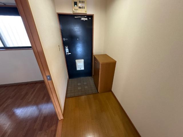 ハウスローリエ 玄関