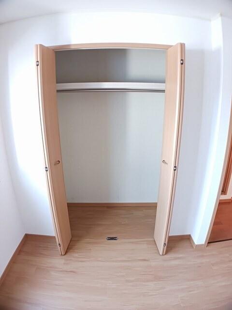 メゾン　ド　コリ−ヌ（101） 収納