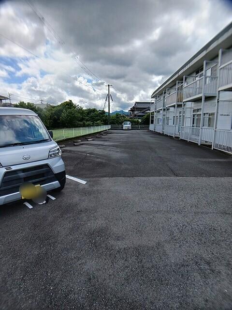 畠田ハイツ（202） 駐車場