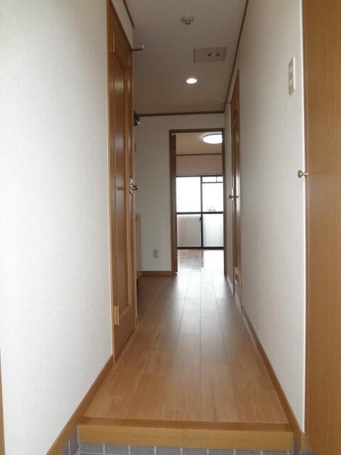 アヴァンティ（405） 玄関