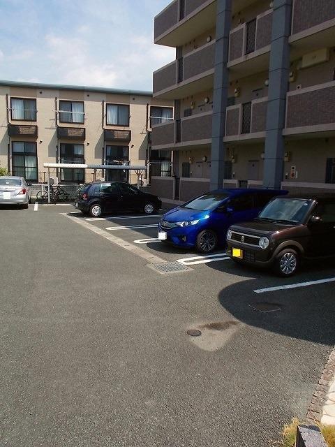 アヴァンティ（101） 駐車場