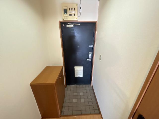 ハウスローリエ 玄関