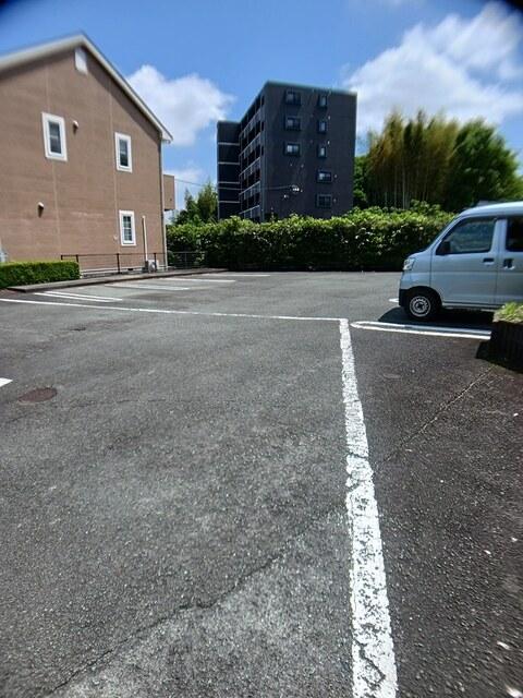 アビデ八久保（203） 駐車場