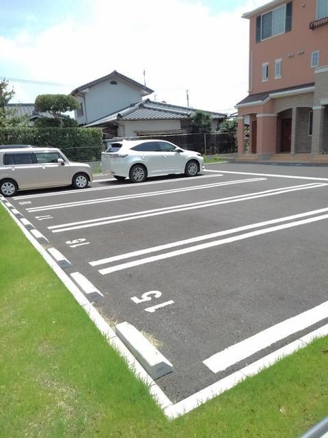 マジャリスⅡ番館（205） 駐車場