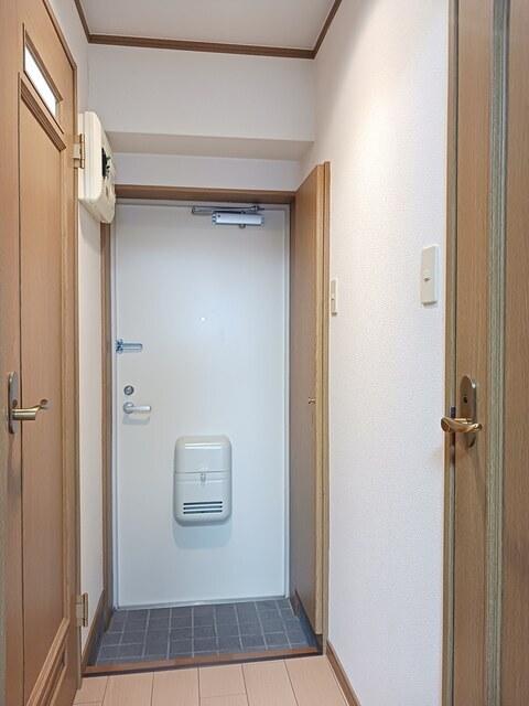レルベ保田窪（301） 玄関