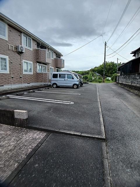 サニーヴィレッジＢ（202） 駐車場