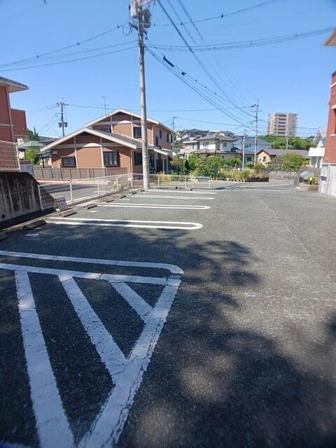 メゾンドデリエール（101） 駐車場