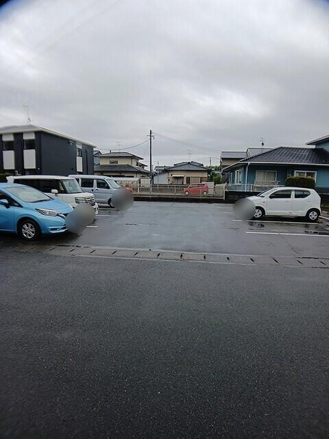 前田ハイツⅢ（205） 駐車場