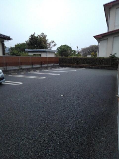 フォンターナ（301） 駐車場