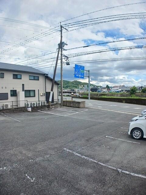サンシャインハイツ（102） 駐車場