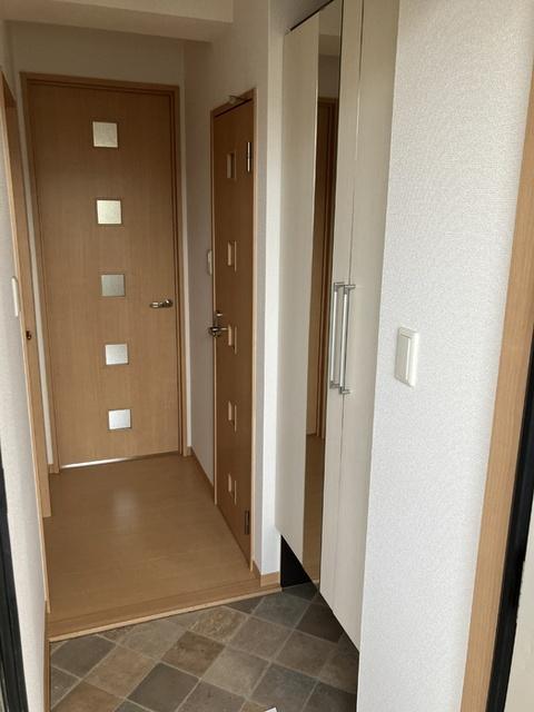 コートクロッカス（102） 玄関