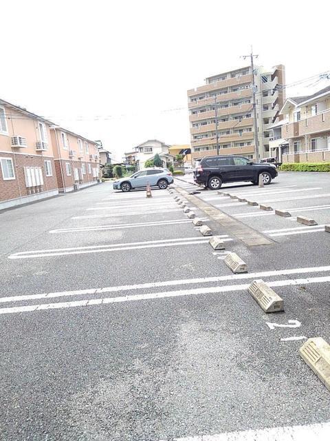 ヴィラ　スクエアＥ（202） 駐車場