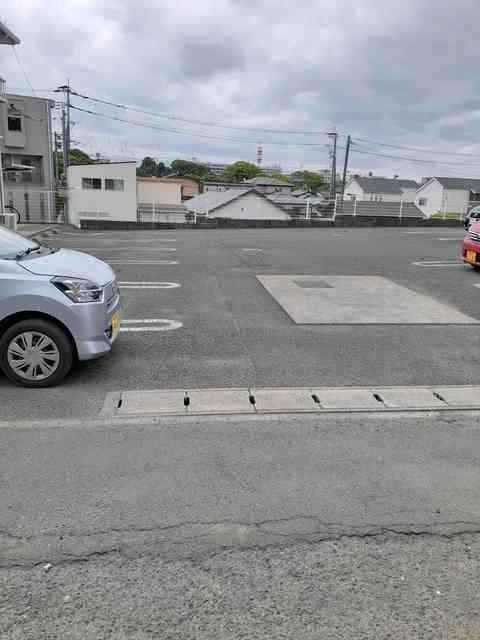 パインヒルズＡ（203） 駐車場
