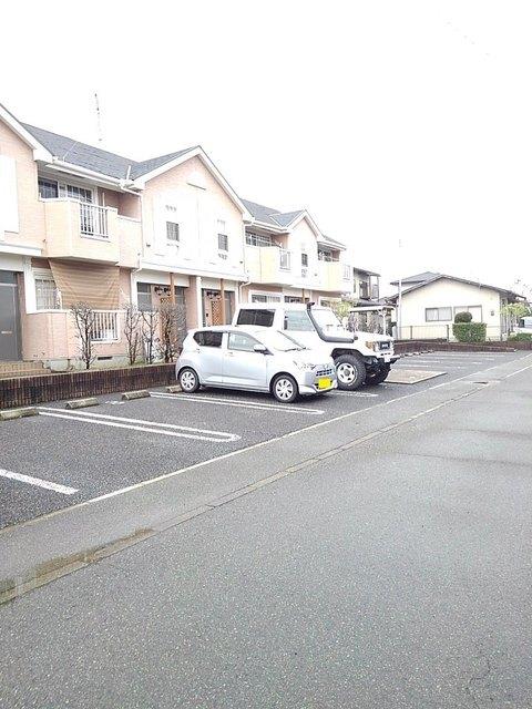 メゾンナカシマⅢＡ（105） 駐車場