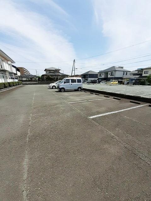 ヒガシコート宮ノ上（205） 駐車場