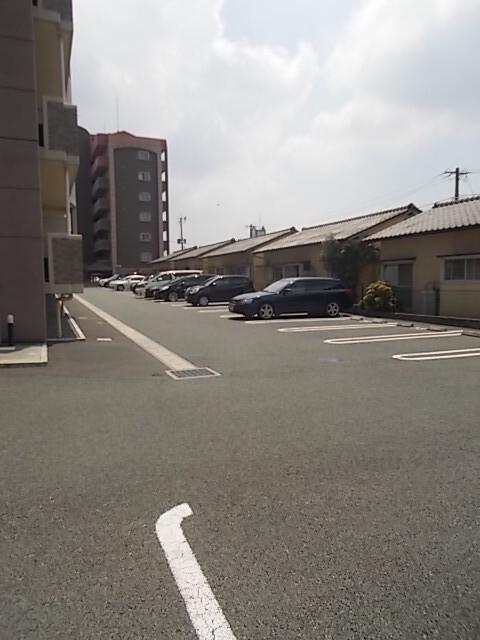 ブリランテピアッツァ（805） 駐車場