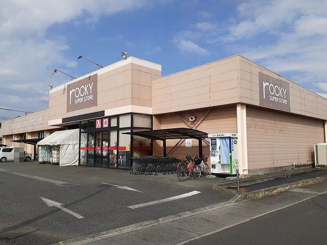 ロッキースーパーストア川尻店：700m