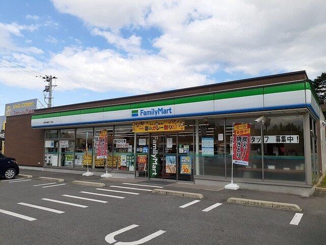 ファミリーマート長嶺三丁目店：300m