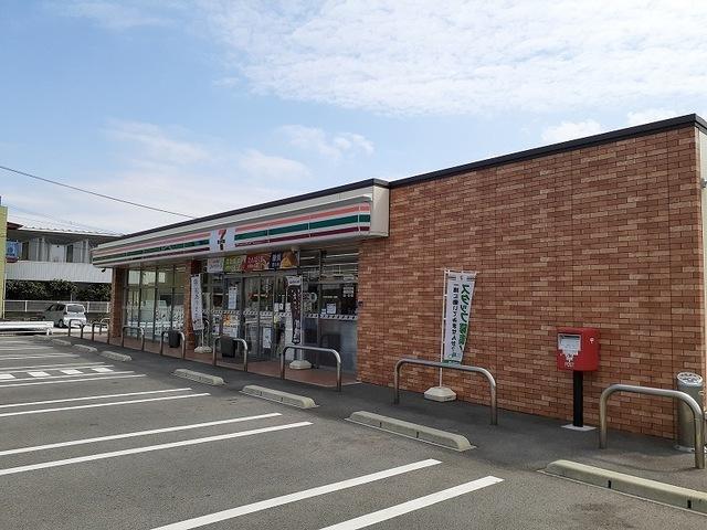 セブンイレブン長嶺南１丁目店：300m