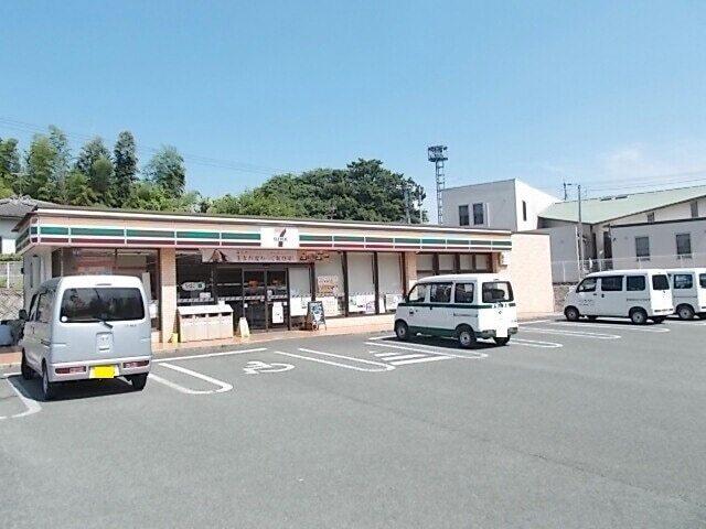 セブンイレブン下硯川店：570m