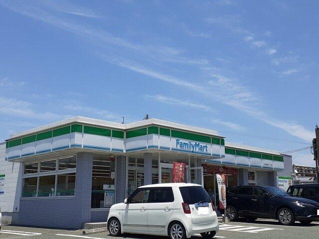 ファミリーマート鶴羽田１丁目店：700m