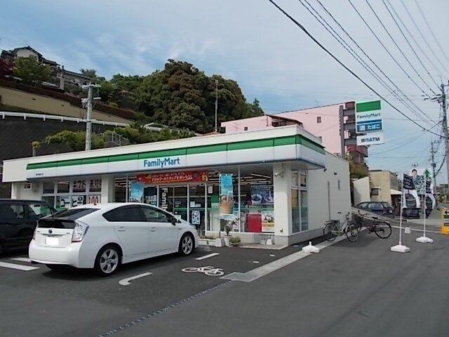 ファミリーマート竜田口店：670m