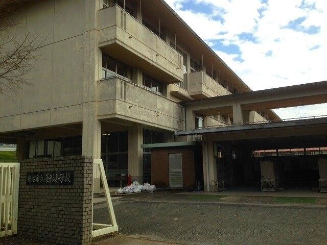 菱形小学校：700m