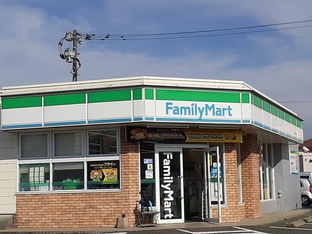 ファミリーマート戸島西店：600m