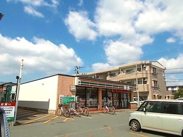 亀井駅：400m
