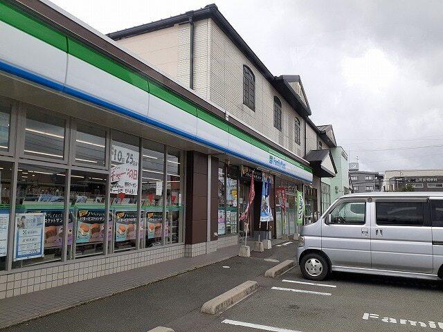 ファミリーマート長嶺南店：770m