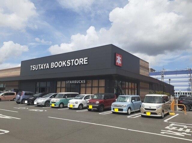 ツタヤブックストア：700m