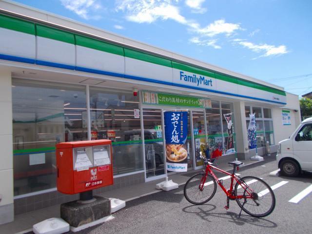 ファミリーマート濟々黌前店：800m