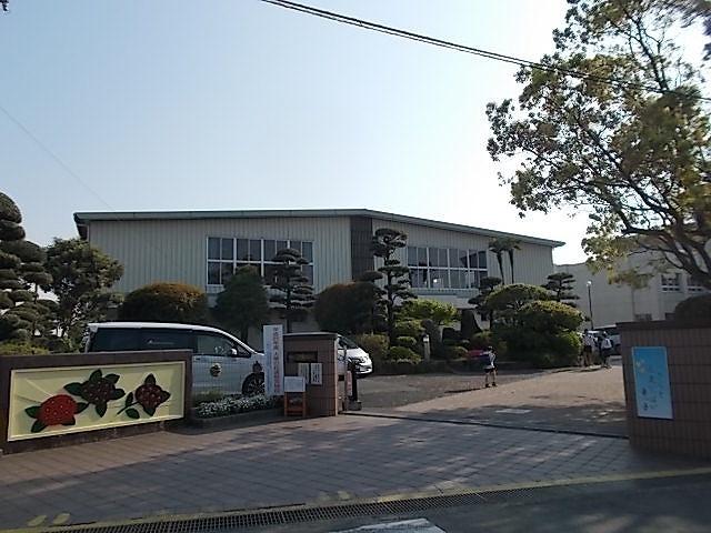 北部東小学校：1700m