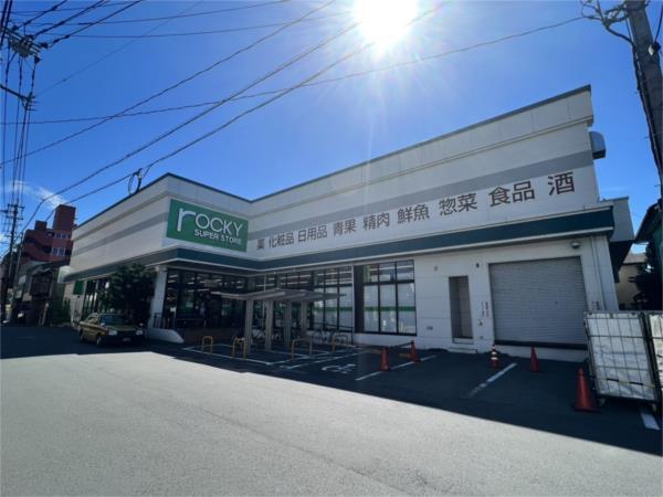 ロッキースーパーストア坪井店：135m