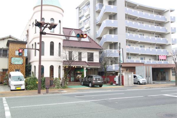 ブローニュの森 白山店：445m