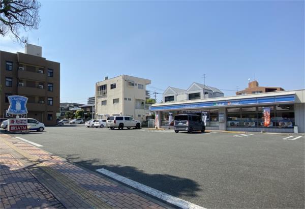 ローソン 熊本県庁通り店：251m