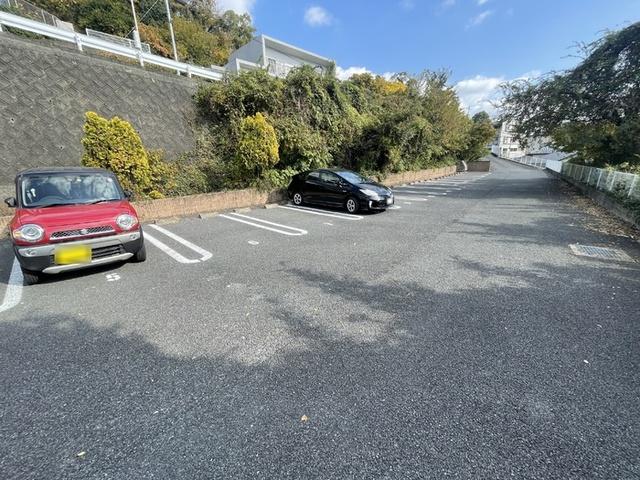 コルトン（105） 駐車場