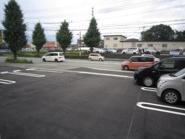 フルールブラン（101） 駐車場