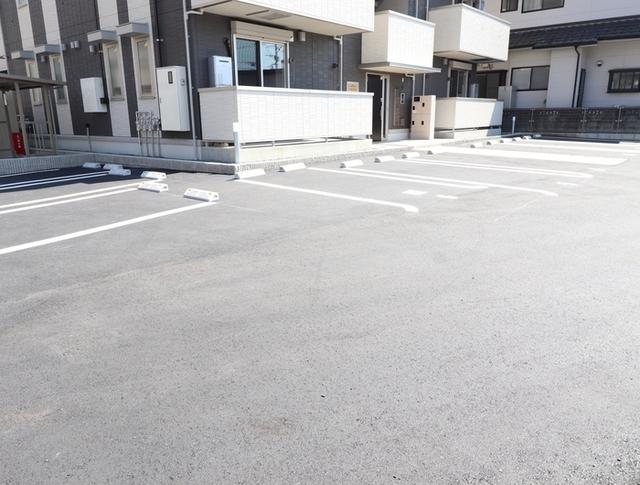 セレブ日吉（303） 駐車場