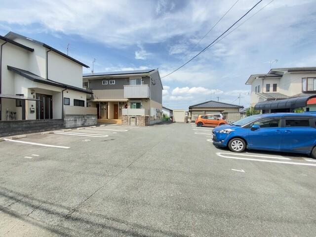 グローリー　Ｊ（203） 駐車場