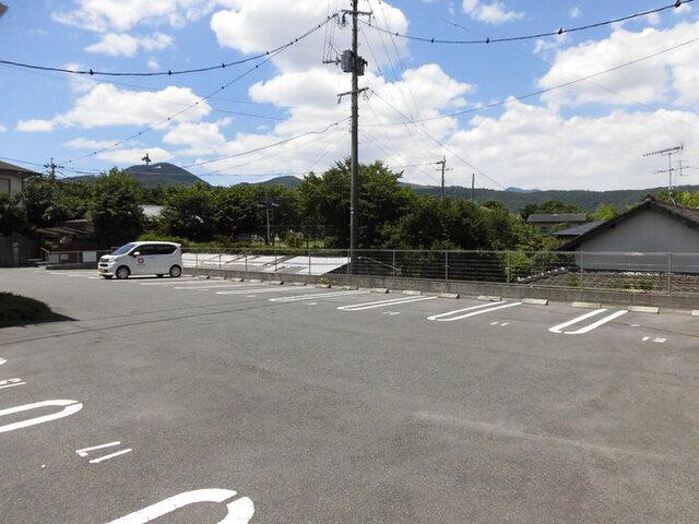 セジュール池亀町　B棟（201） 駐車場