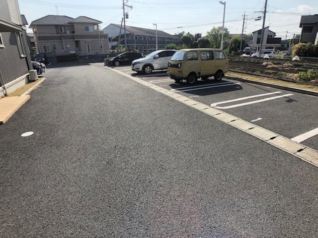ハピネスヒルズ長嶺　B棟（202） 駐車場