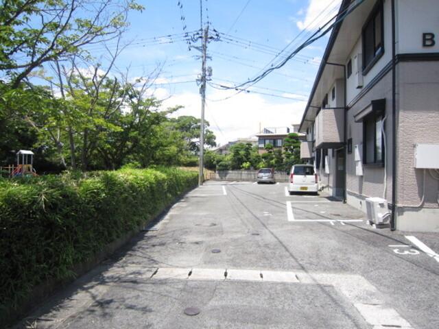 ヴィラクレスト　B棟（203） 駐車場