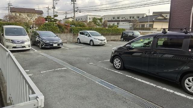 プレミールハイム　A棟（201） 駐車場