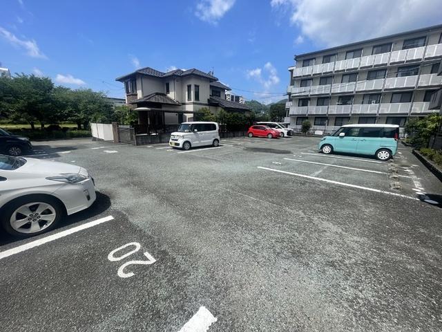 グレイスコート（101） 駐車場