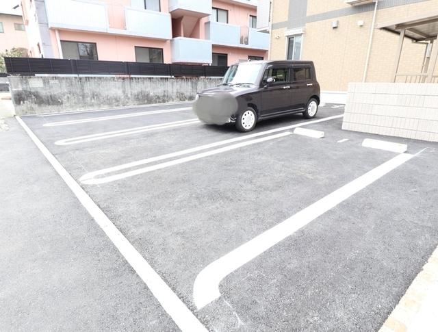 Ｓ.シュエット（102） 駐車場